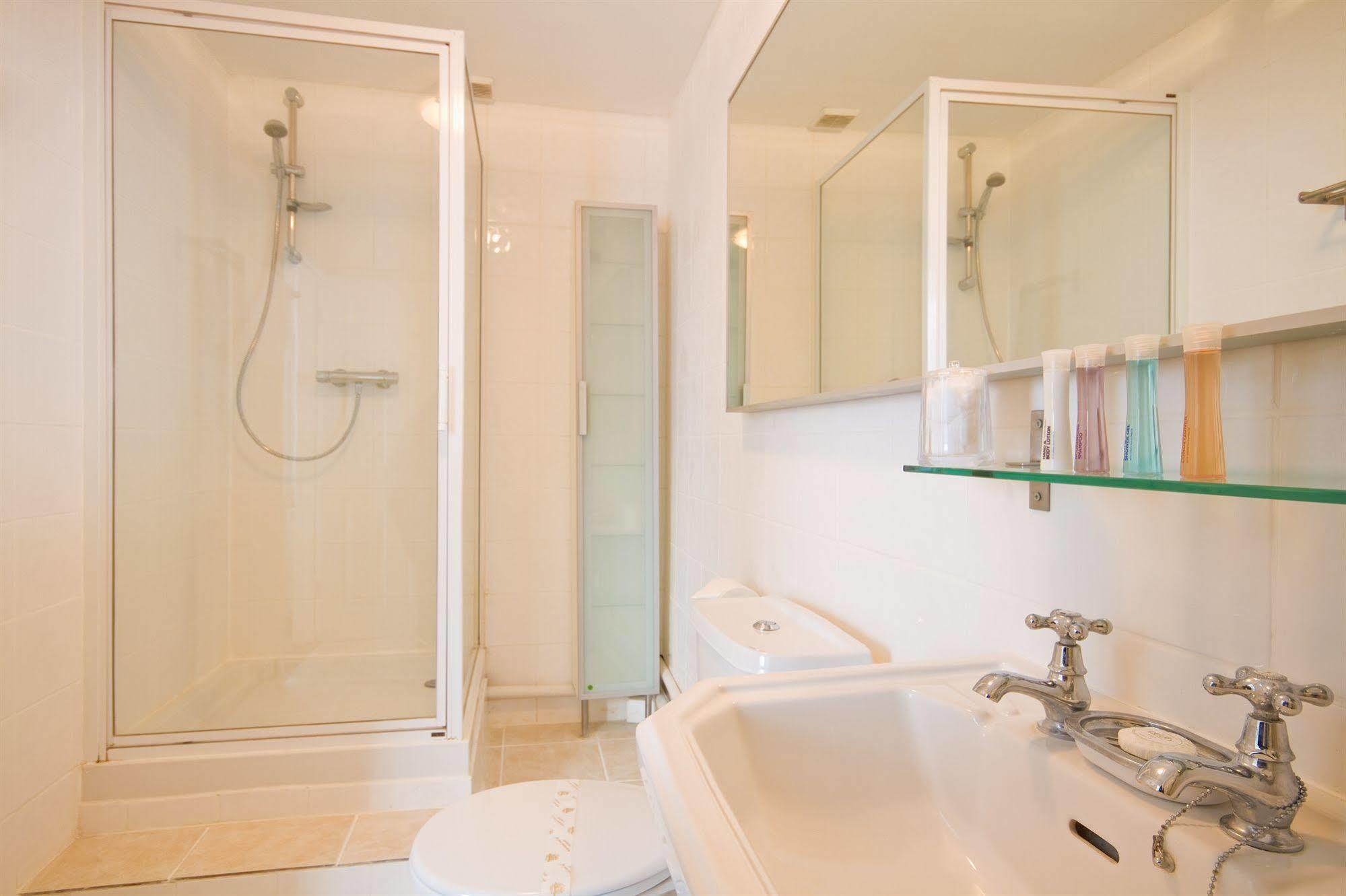 The Guesthouse East Истбурн Экстерьер фото