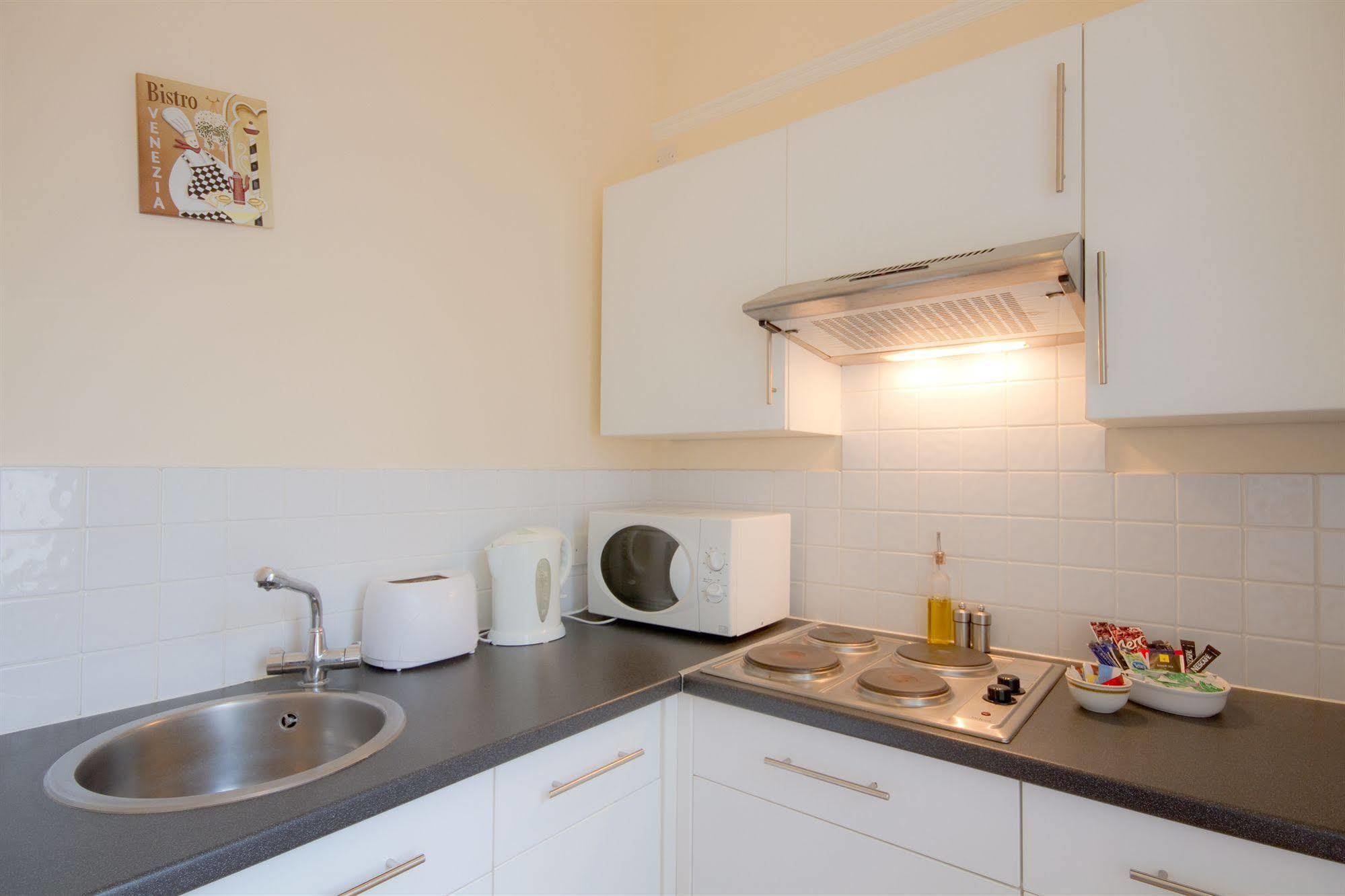 The Guesthouse East Истбурн Экстерьер фото
